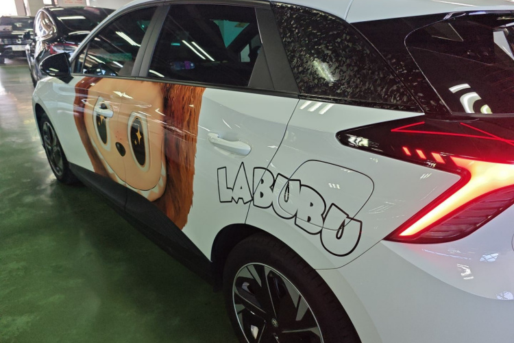 名爵 MG4 EV 2022款 425km 豪华版车身外观4