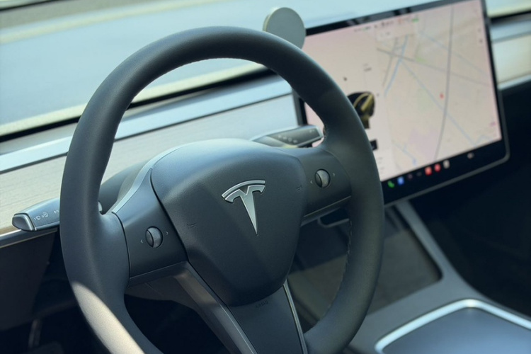 特斯拉 Model 3 2021款 标准续航后驱升级版中控内饰7004