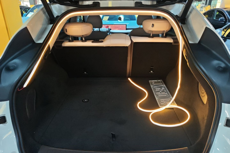 智己汽车 智己LS6 2025款 灵蜥智驾版机舱底盘23