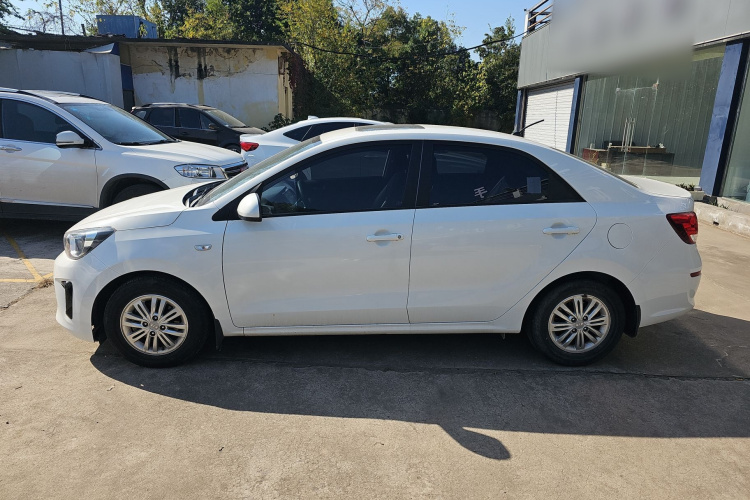 起亚 焕驰 2020款 1.4L 自动舒适天窗版车身外观4