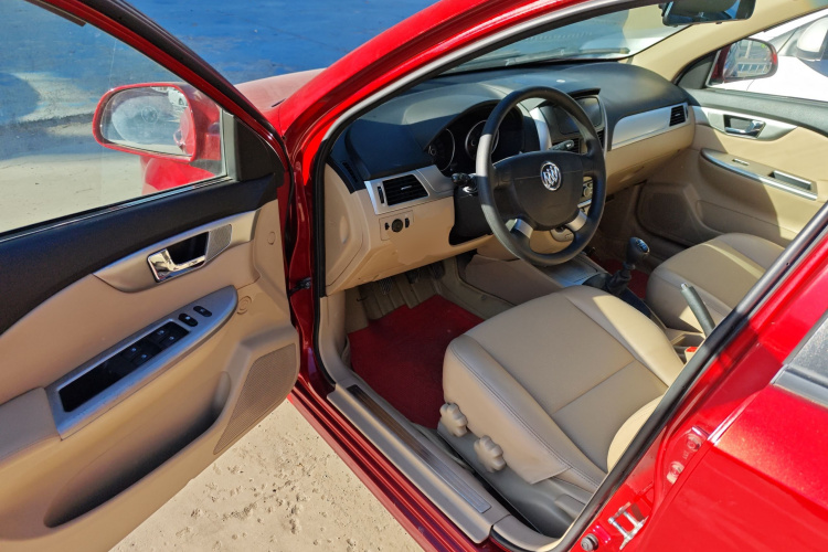 别克 凯越 2013款 1.5L 手动经典型中控内饰20