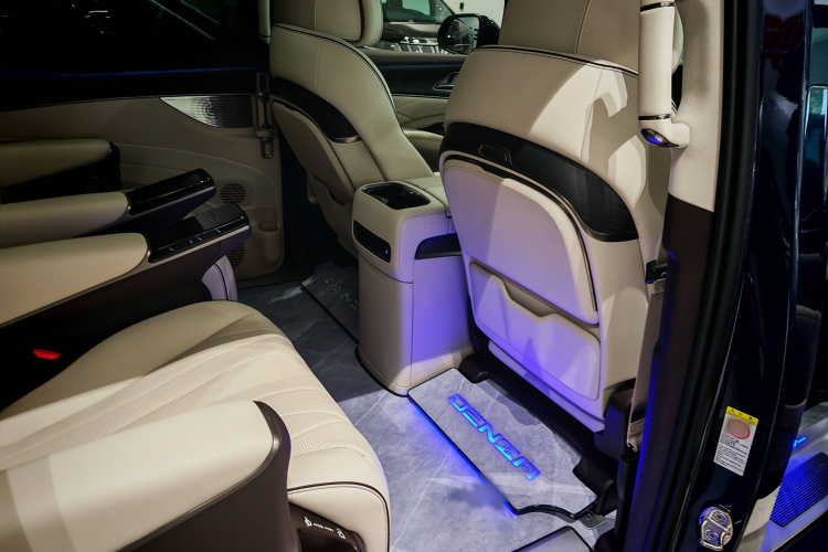 腾势D9 2024款 DM-i 980 四驱尊荣型中控内饰7012