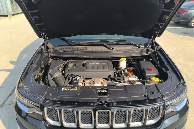 Jeep 指挥官PHEV 2020款 2.0T 插电混动臻享版机舱底盘24