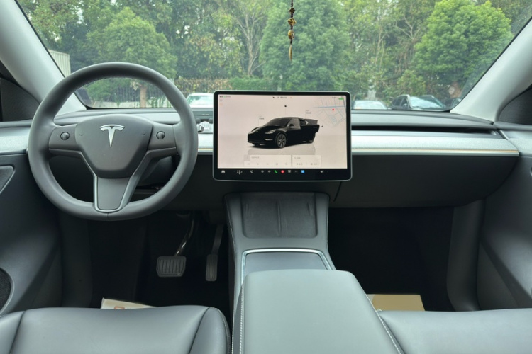 特斯拉 Model Y 2023款 后轮驱动版中控内饰7002