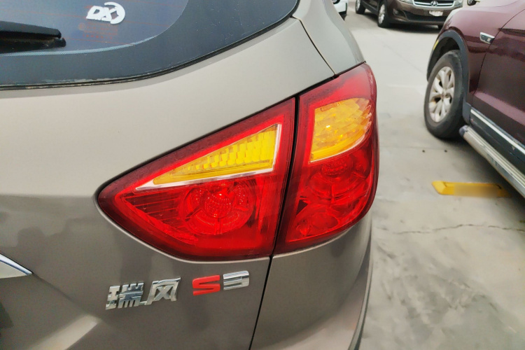 江汽集团 瑞风S3 2016款 1.5L CVT豪华型车身外观9