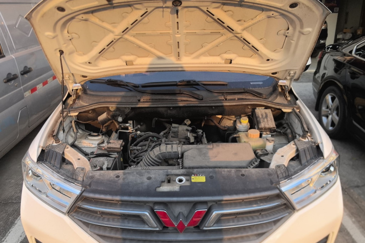 五菱汽车 五菱宏光 2019款 1.5L S标准型国VI LAR机舱底盘24