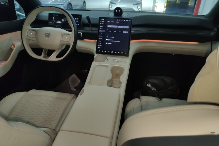 蔚来ES6 2023款 75kWh中控内饰7002