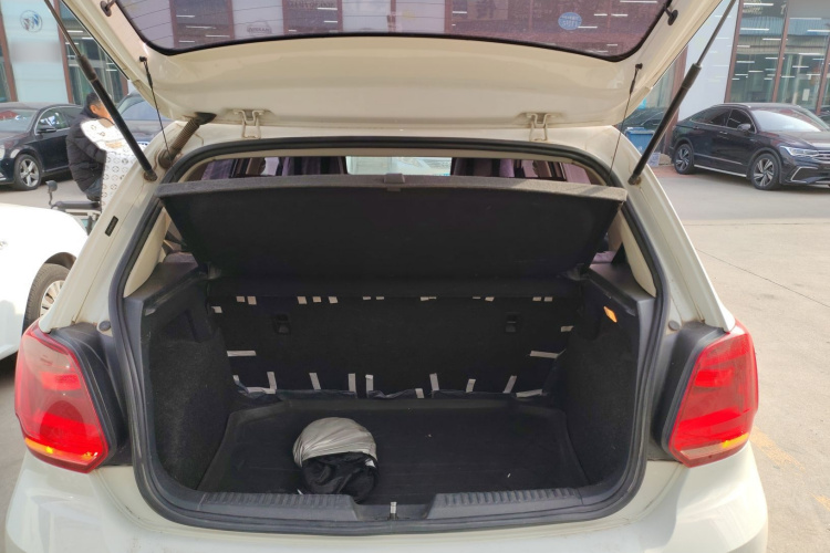 大众 Polo 2016款 1.4L 手动风尚型机舱底盘23