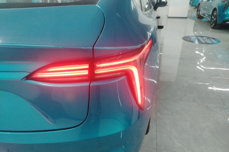 江铃集团新能源 羿 2023款 标准续航行业版车身外观9