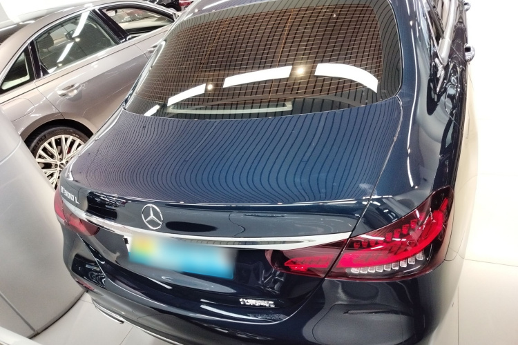 奔驰E级 2022款 改款 E 300 L 豪华型车身外观6