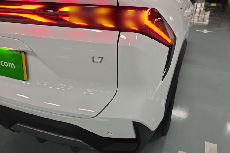 吉利银河 银河L7 2023款 1.5T 55km PRO车身外观9