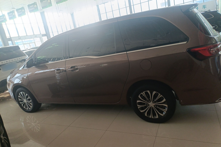 别克GL8 2022款 陆上公务舱 652T 舒适型车身外观4