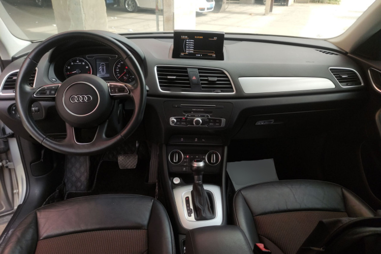 奥迪Q3 2018款 30周年年型 30 TFSI 时尚型中控内饰12