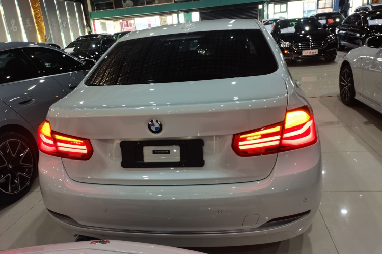 宝马3系 2019款 320Li 时尚型车身外观6