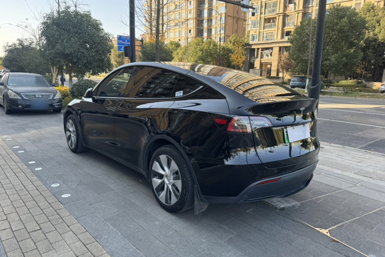 特斯拉 Model Y 2022款 后轮驱动版车身外观6007
