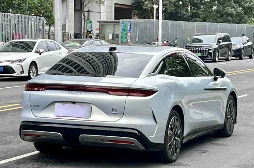 比亚迪 汉L 2025款 EV 701KM激光雷达旗舰型(5)