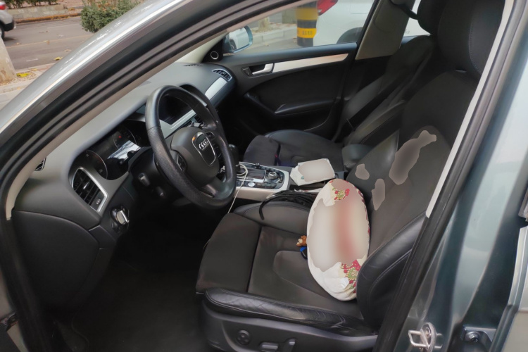 奥迪A4L 2010款 2.0 TFSI 运动型中控内饰19