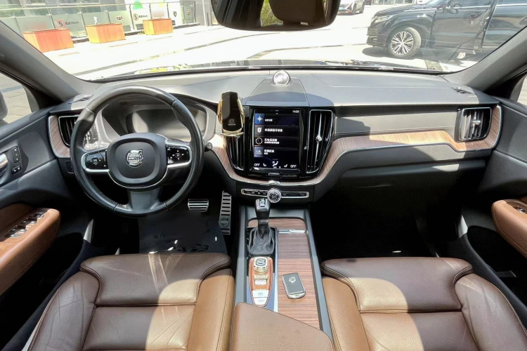 沃尔沃XC60 2020款 T5 四驱智逸豪华版中控内饰7001