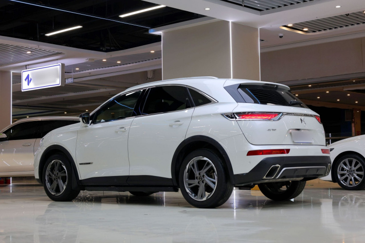 DS 7 2018款 45THP 歌剧院版车身外观6003