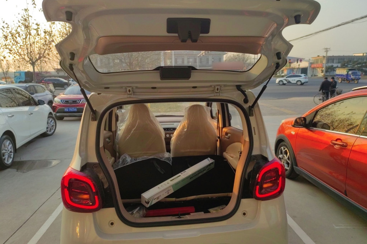 五菱汽车 宏光MINIEV 2025款 四门版 进阶款机舱底盘23