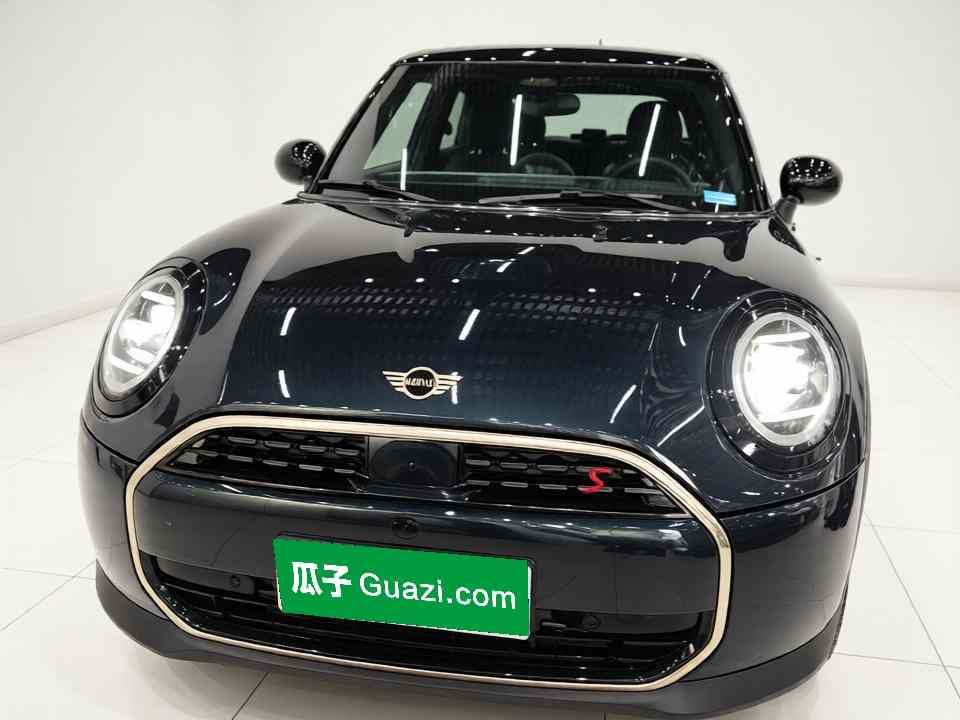 MINI 2025款 2.0T COOPER S 艺术家 五门版(1)