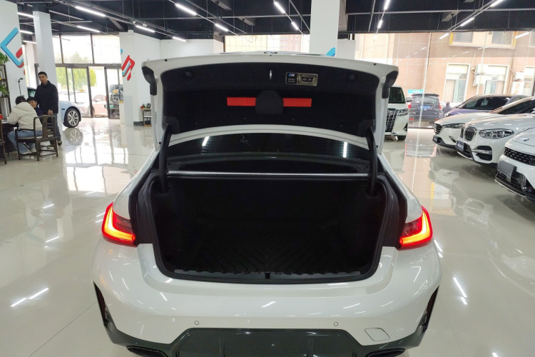 宝马3系 2024款 325Li M运动曜夜套装局部细节23