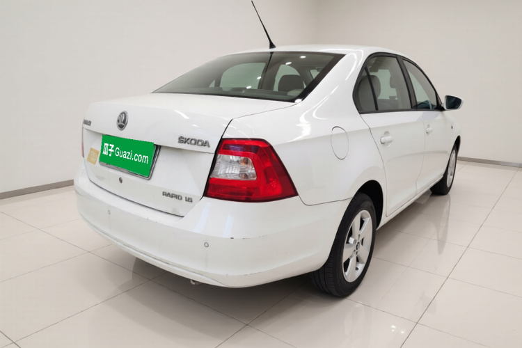 斯柯达 昕锐 2013款 1.6L 手动智选型车身外观7