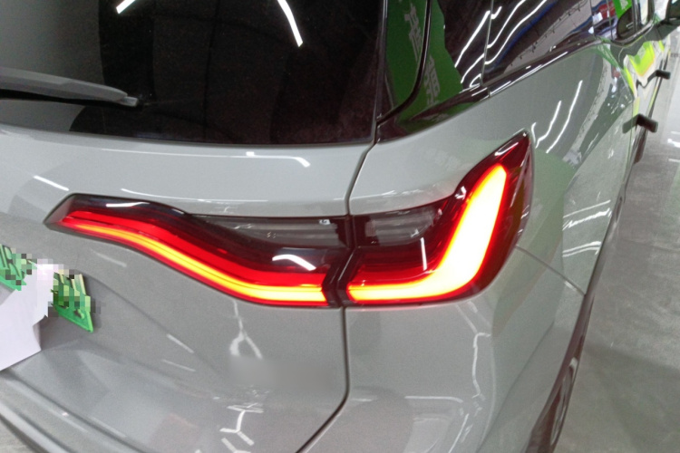 蔚来ES8 2020款 580KM 签名版 六座版车身外观9