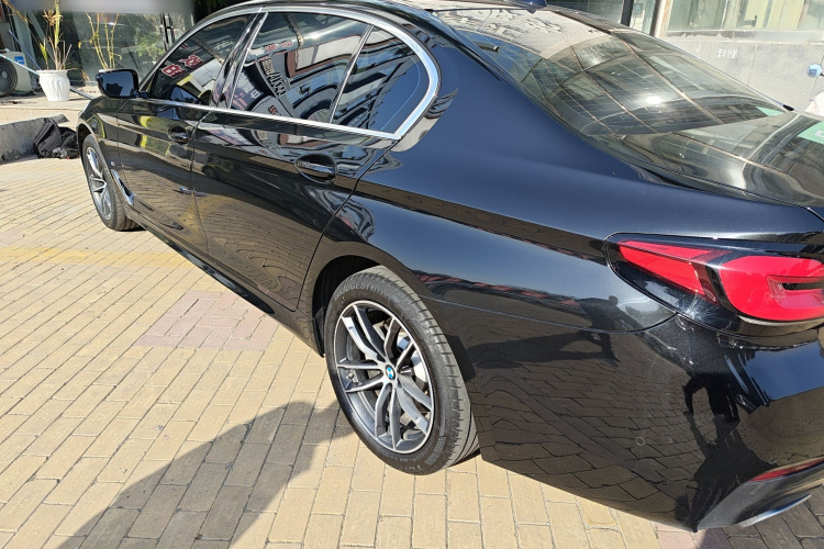 宝马5系 2022款 改款 525Li M运动套装车身外观4