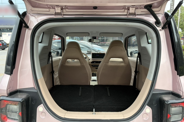 吉利银河 2023款 熊猫mini 200km 耐力熊中控内饰7005