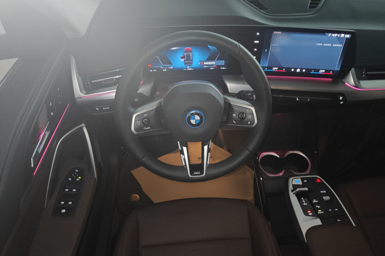 宝马iX1 2023款 eDrive25L M运动套装中控内饰13