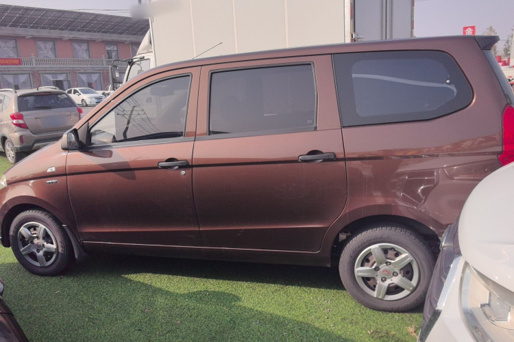 五菱汽车 五菱宏光 2015款 1.5L S 基本型国IV车身外观4