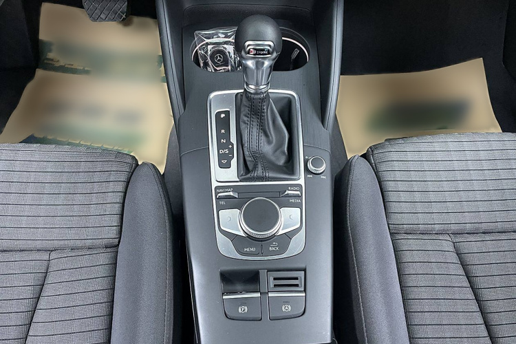 奥迪A3 2019款 Limousine 35 TFSI 运动型 国VI中控内饰7006