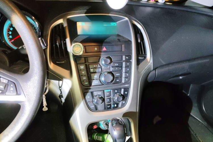 别克 英朗 2014款 XT 1.6L 自动时尚版局部细节16