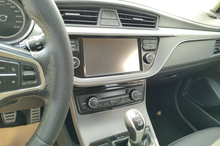 吉利汽车 帝豪GS 2016款 运动版 1.8L 手动领尚型局部细节16