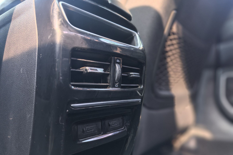 吉利汽车 博瑞 2020款 1.8T 领航版中控内饰7003