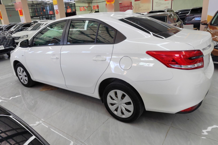 丰田 YARiS L 致享 2017款 1.5E CVT魅动版车身外观4