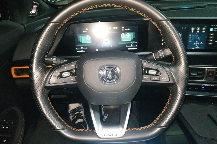 长安UNI-T 2022款 1.5T 尊贵型局部细节13