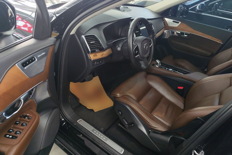 沃尔沃XC90新能源 2019款 E驱混动 T8 智尊版 7座 国VI中控内饰7003