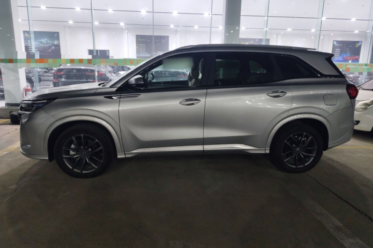 蓝电E5 2023款 1.5L DE-i 100KM畅享型 5座车身外观4