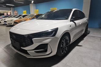 福特 福克斯 2022款 两厢 EcoBoost 180 自动ST Line