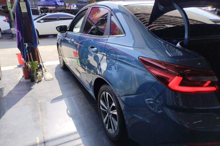 福特 福睿斯 2021款 1.5L 自动钻石版车身外观4