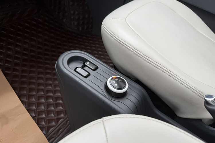 五菱汽车 宏光MINIEV 2021款 马卡龙夹心款 170km 三元锂局部细节18