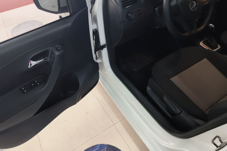 大众 Polo 2016款 1.4L 自动风尚型中控内饰7003