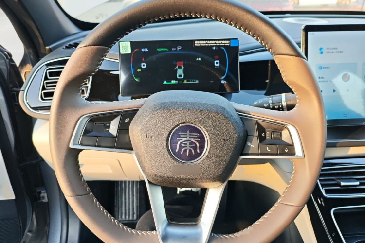 比亚迪 秦PLUS 2024款  荣耀版 DM-i 120KM超越型局部细节13