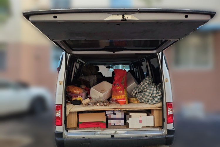 江铃 特顺 2019款 2.8T商运型短轴低顶6座国VI JX493中控内饰23