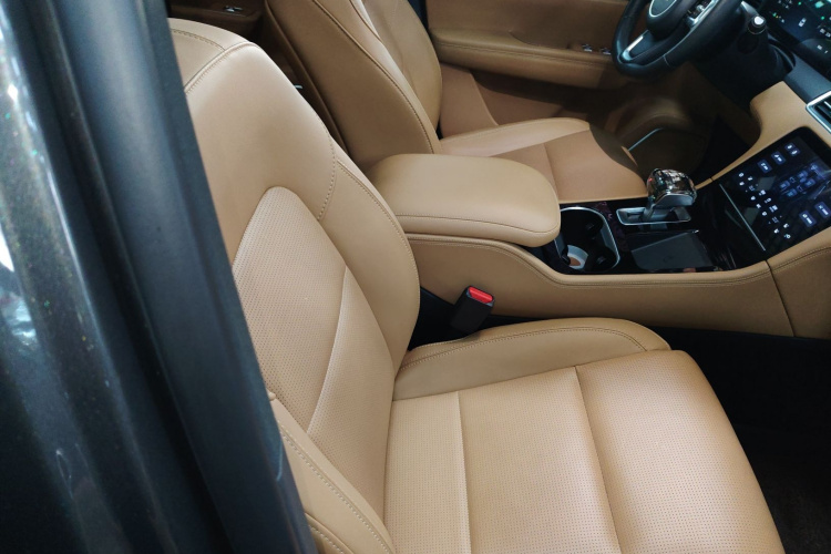 理想汽车 理想ONE 2021款 增程6座版局部细节41