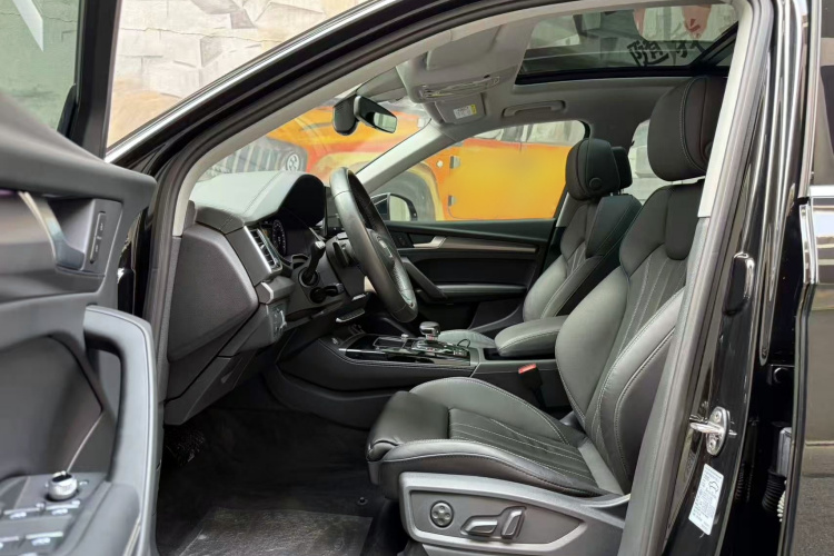 奥迪Q5L 2022款 改款 40T 豪华动感型中控内饰7006