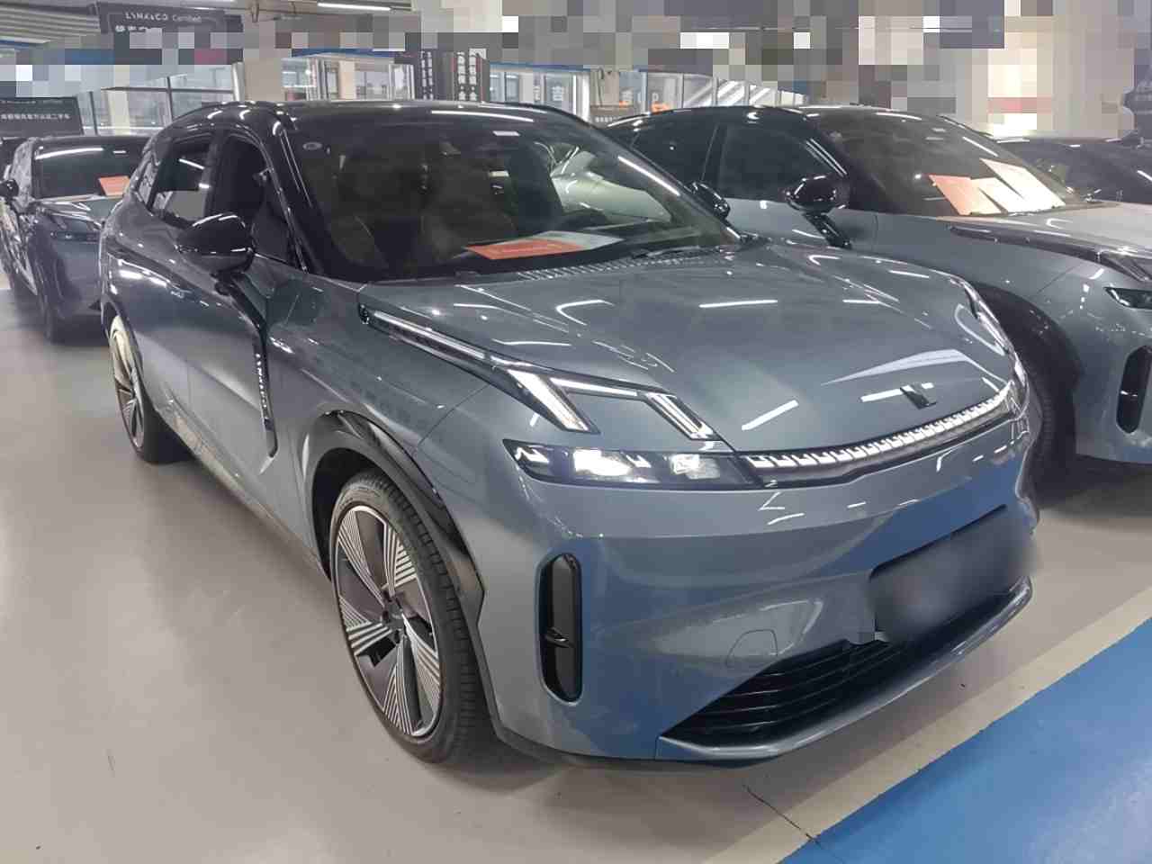 车辆右前45度外观展示
