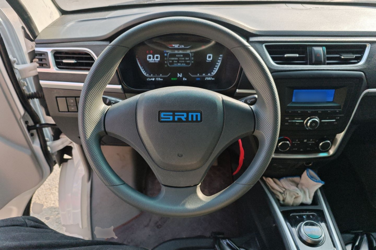 SRM鑫源 好运 2025款 启航版  弗迪42.3kWh 305km 6座中控内饰13